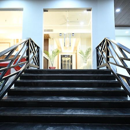 The Janki Hotel Ayodhya Exteriör bild