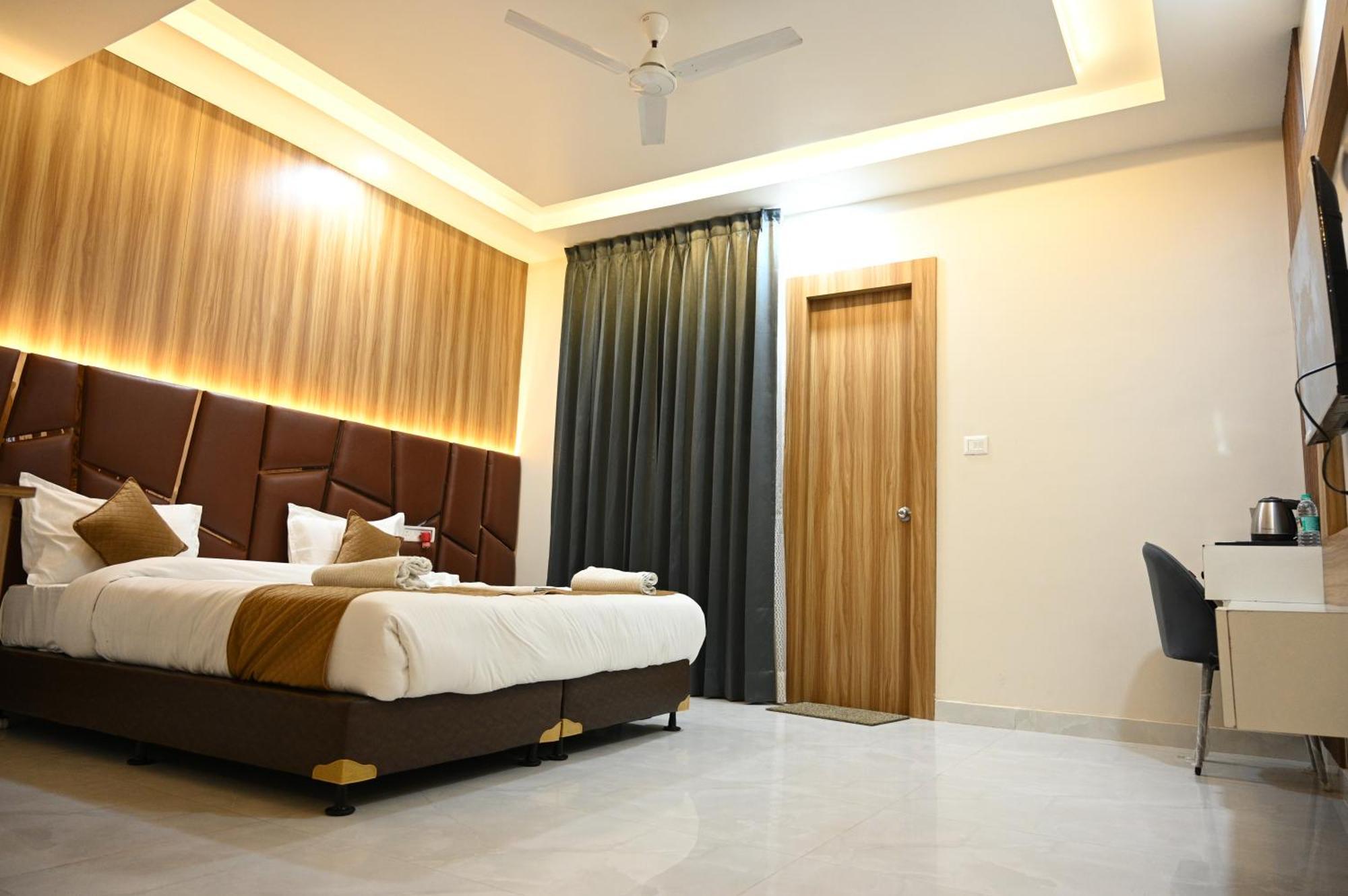 The Janki Hotel Ayodhya Exteriör bild