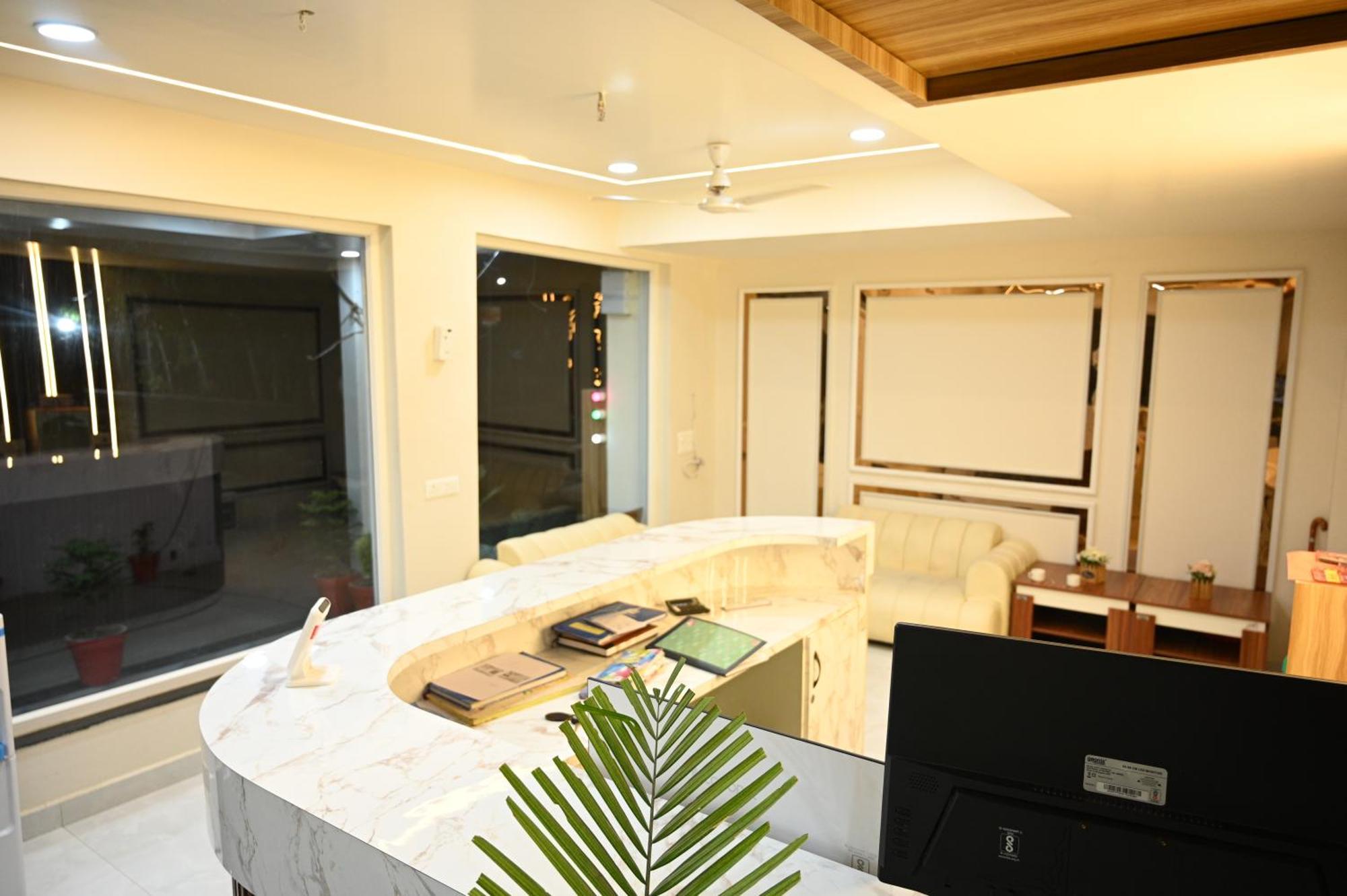 The Janki Hotel Ayodhya Exteriör bild