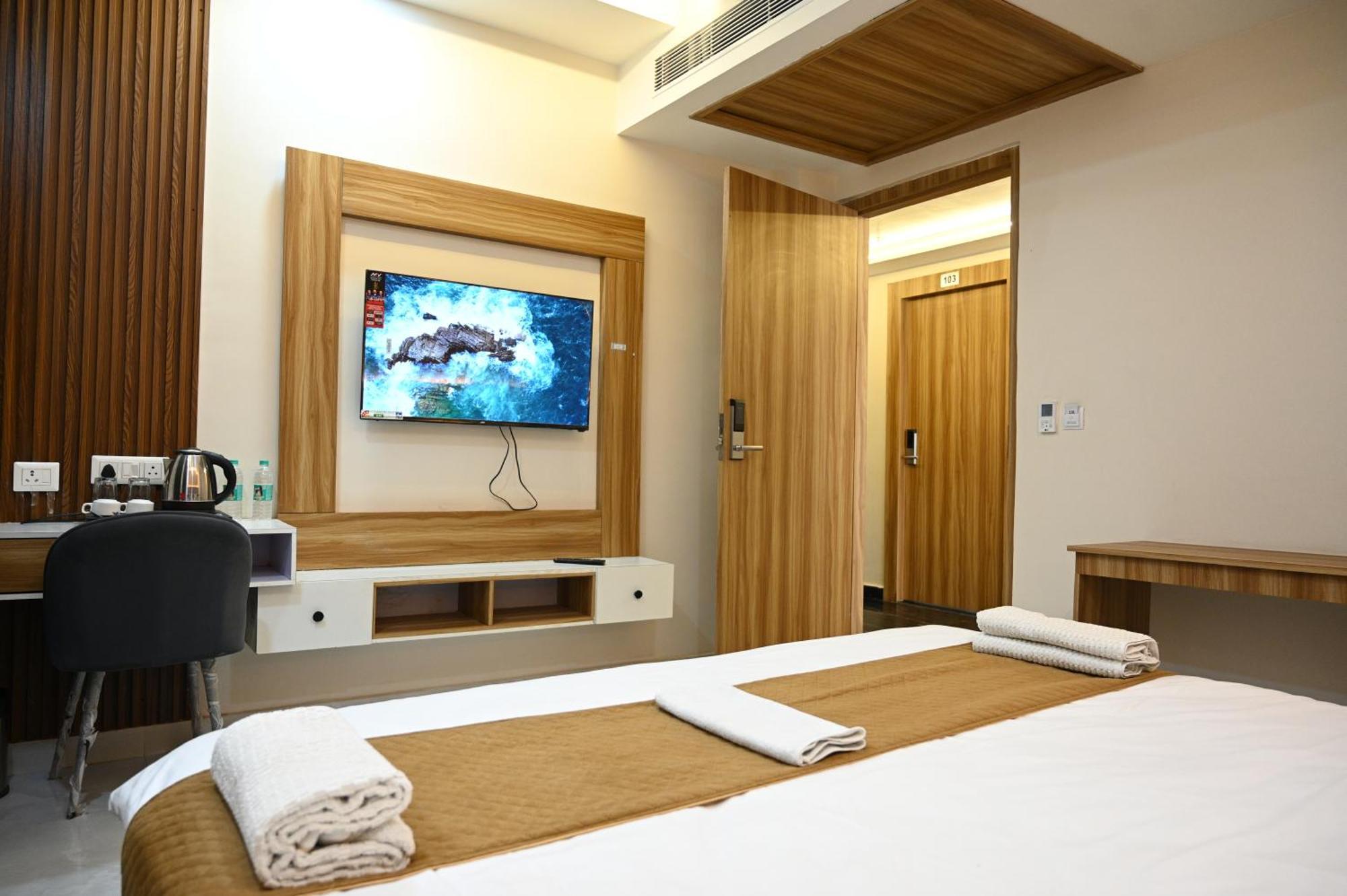The Janki Hotel Ayodhya Exteriör bild