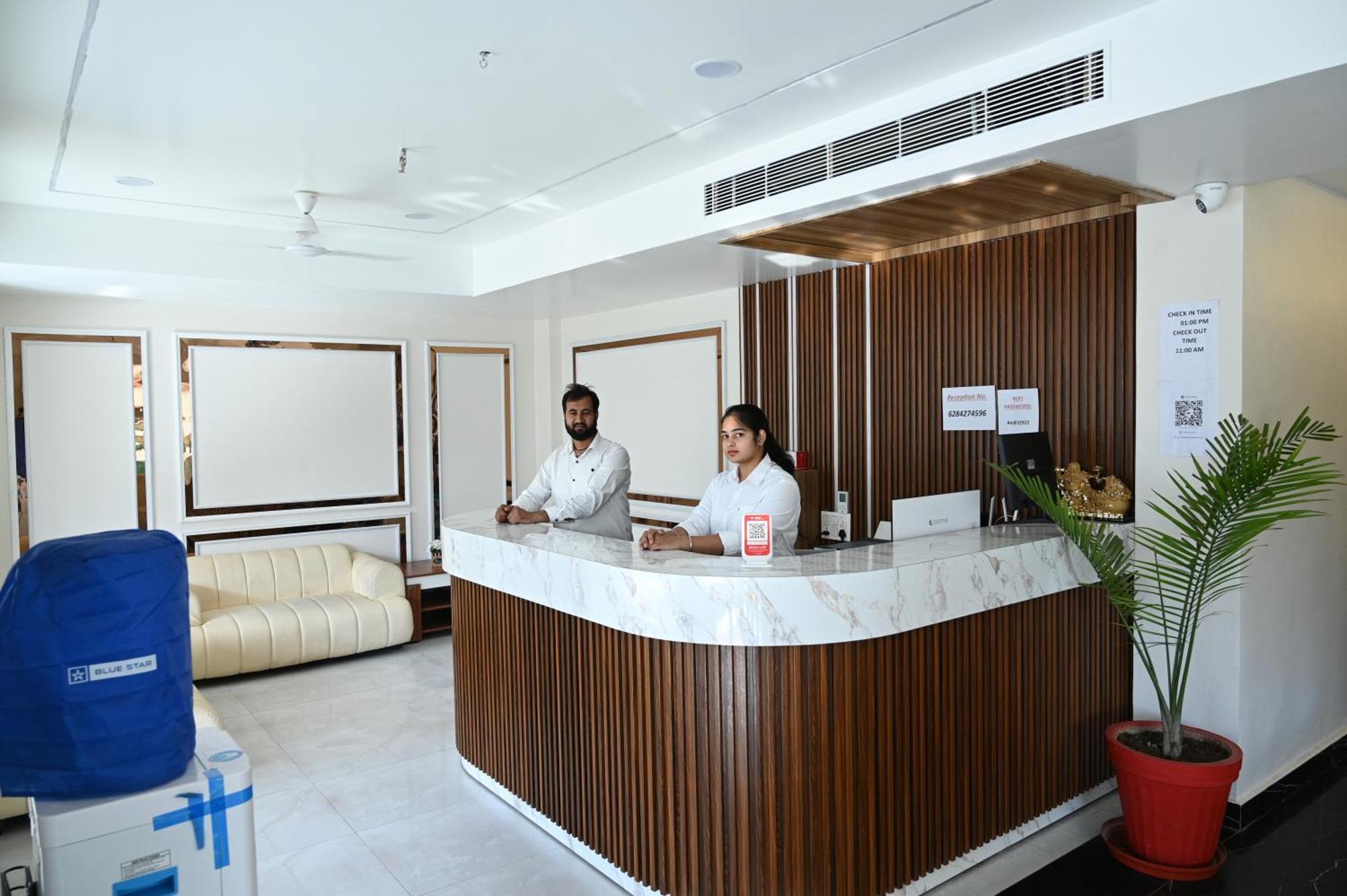 The Janki Hotel Ayodhya Exteriör bild